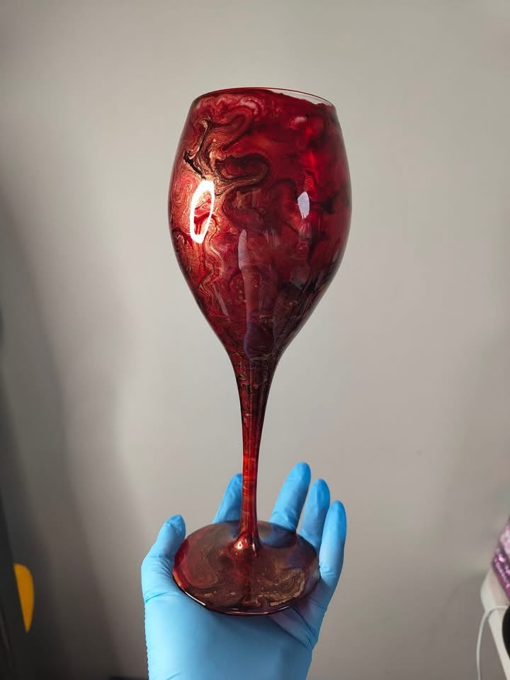 Tall wine glass